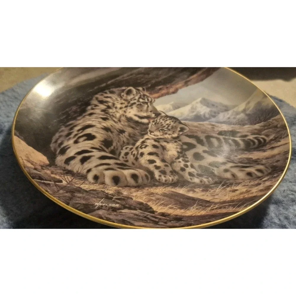 The Snow Leopard Endangered Species Collectable Plate by Will‎ Nelson 1989